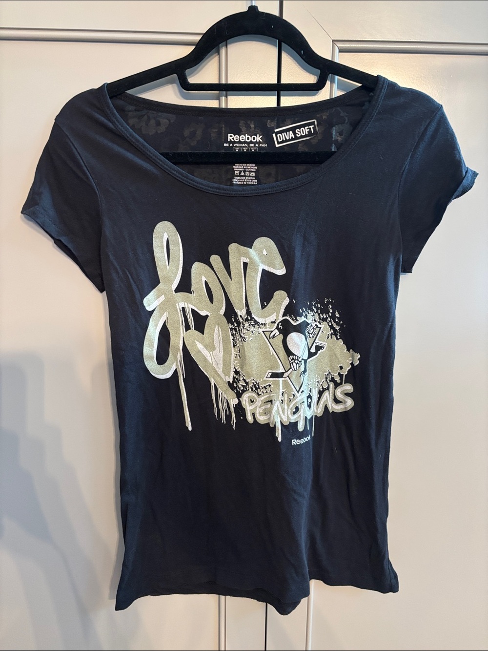 Reebok Black Short-Sleeve 'Love Penguins' Graphic Tee Pittsburgh penguins M